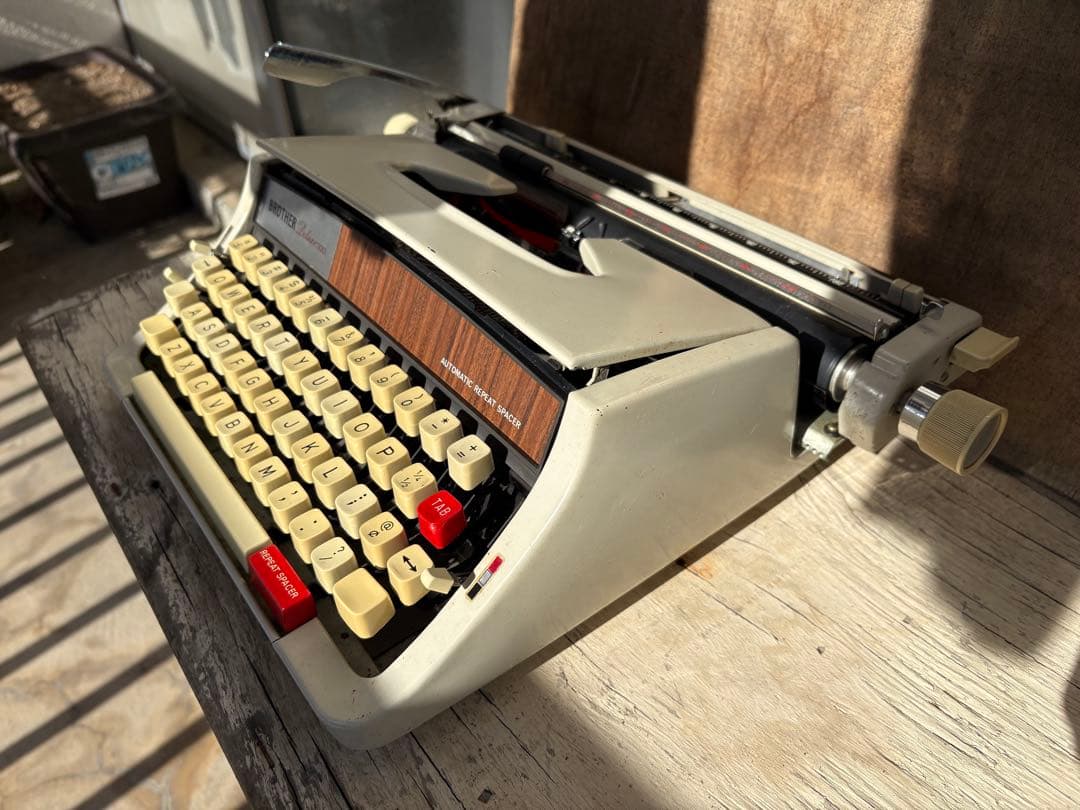 タイプライター（ブラザー製）Deluxe333 黒赤2色インクリボン付