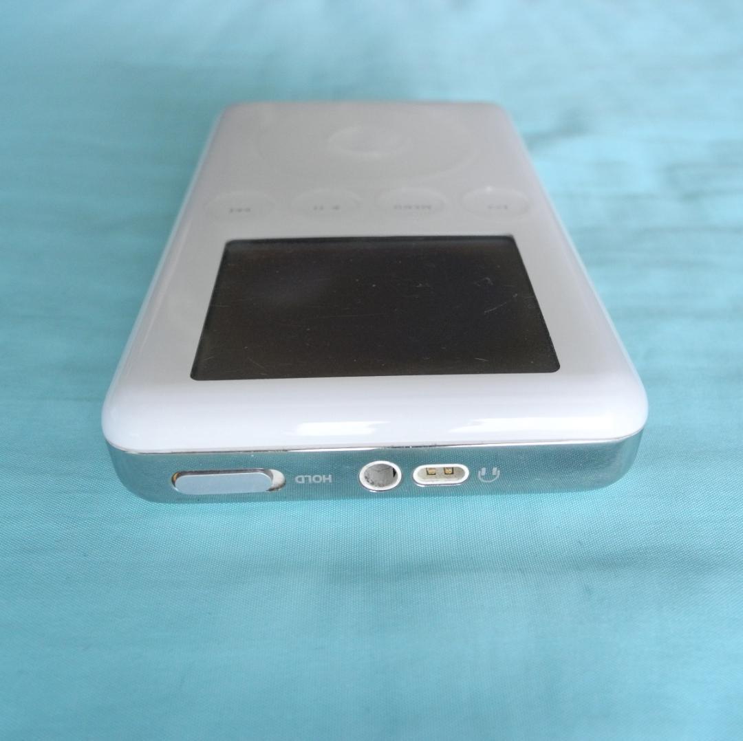 動作品　第3世代iPod　ACアダプター付き