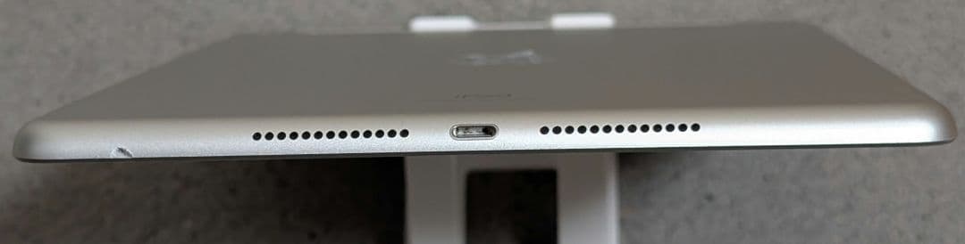 iPad第7世代 32GB シルバー Wi-Fi+Cellular