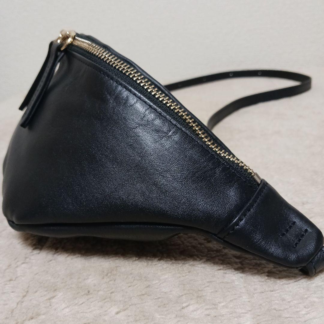 【極美品】BEARDSLEY ビアズリー 2.718牛革クロスボディバッグ 黒色