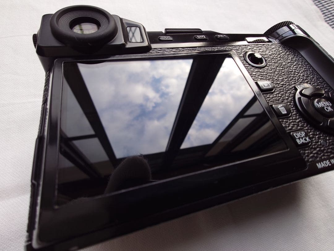 Fujifilm X-Pro2 ブラック ボディ　+ 純正チャージャー