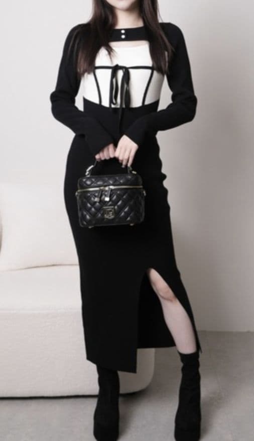 新品　タグつき　デコルテオープンバイカラーリボンニットワンピース