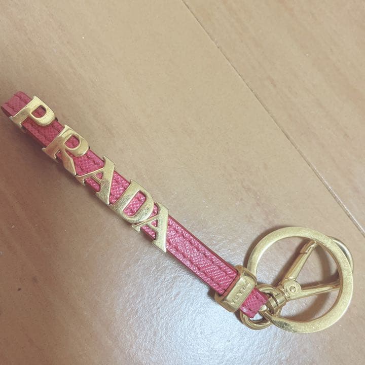 PRADA キーチェーン