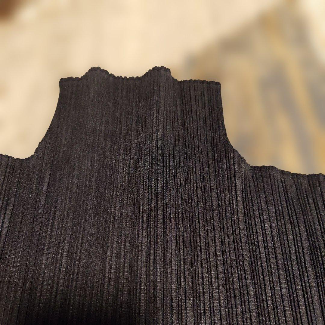 プリーツプリーズ　ブラック　ハイネック　イッセイミヤケ