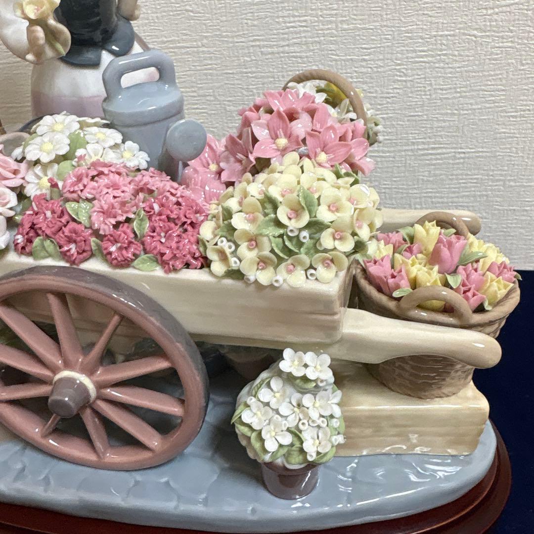 リヤドロ LLADRO [公園通りの花屋さん」ガラスケースと台座付き！綺麗！