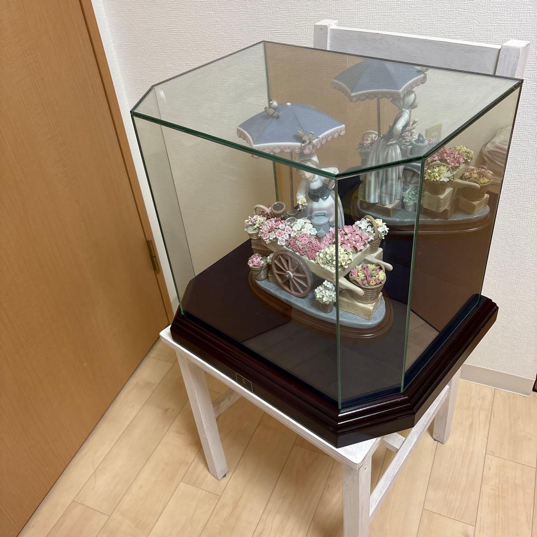 リヤドロ LLADRO [公園通りの花屋さん」ガラスケースと台座付き！綺麗！