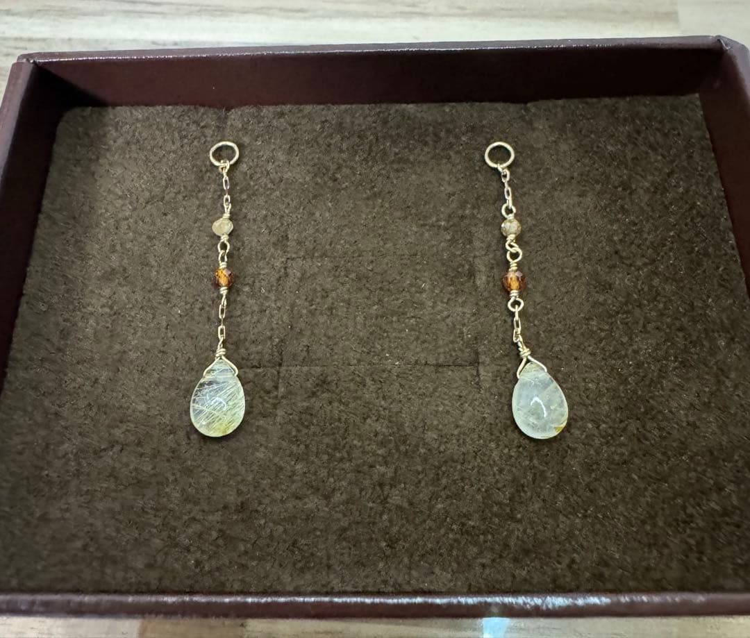 agete ルチルピアスチャーム