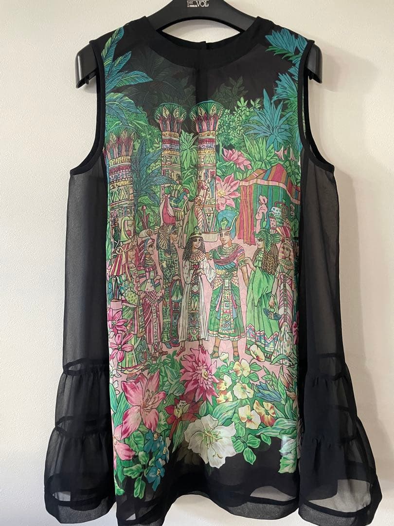 トクコプルミエブォルエジプト風柄シフォン風ノースリーブチュニック