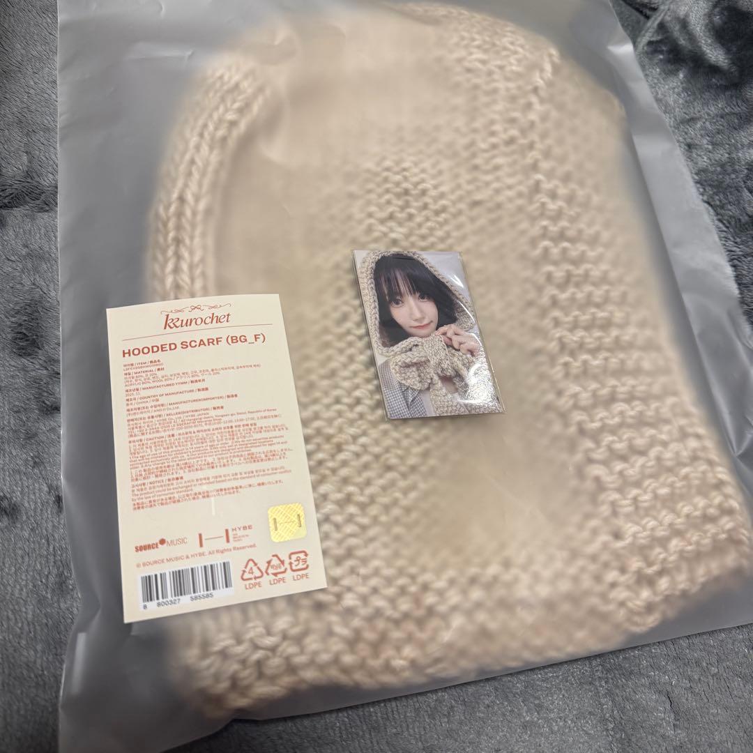 LE SSERAFIM KKUROCHET フーデッドスカーフ トレカ付き