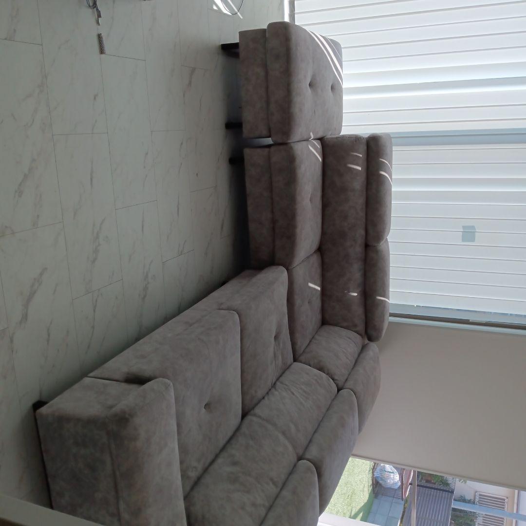 グレーのファブリックコーナーソファ