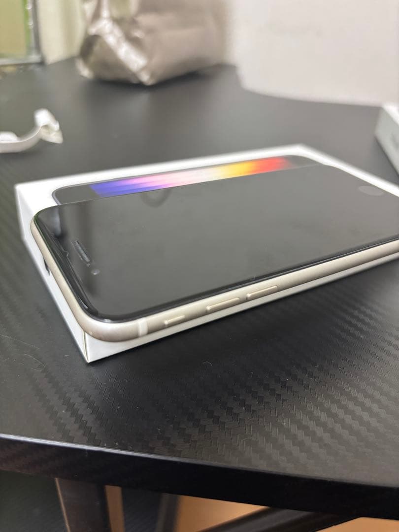 iPhone SE第3世代 64GB Starlight SIMロック解除済