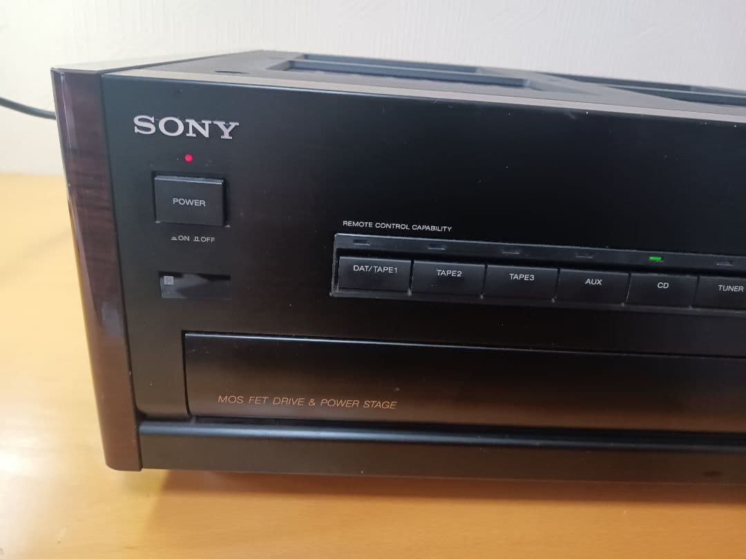 トモ　SONYプリメインアンプ　TA-F555ESJ通電確認のみ