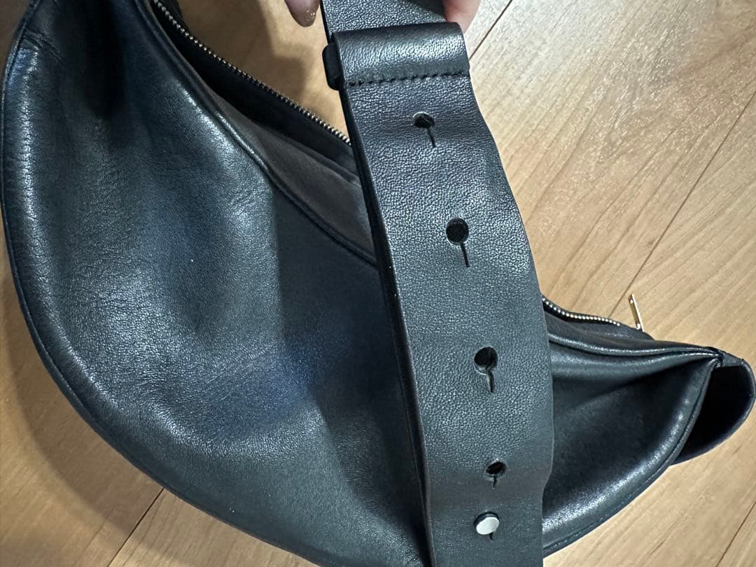 【COS】レザープリーツベルトバック