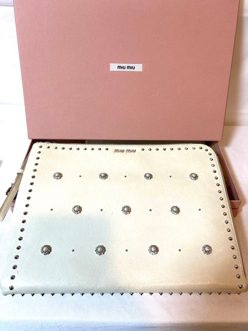 ★ mｍczo ★miumiu ミュウミュウ　スタッズ　クラッチバッグ