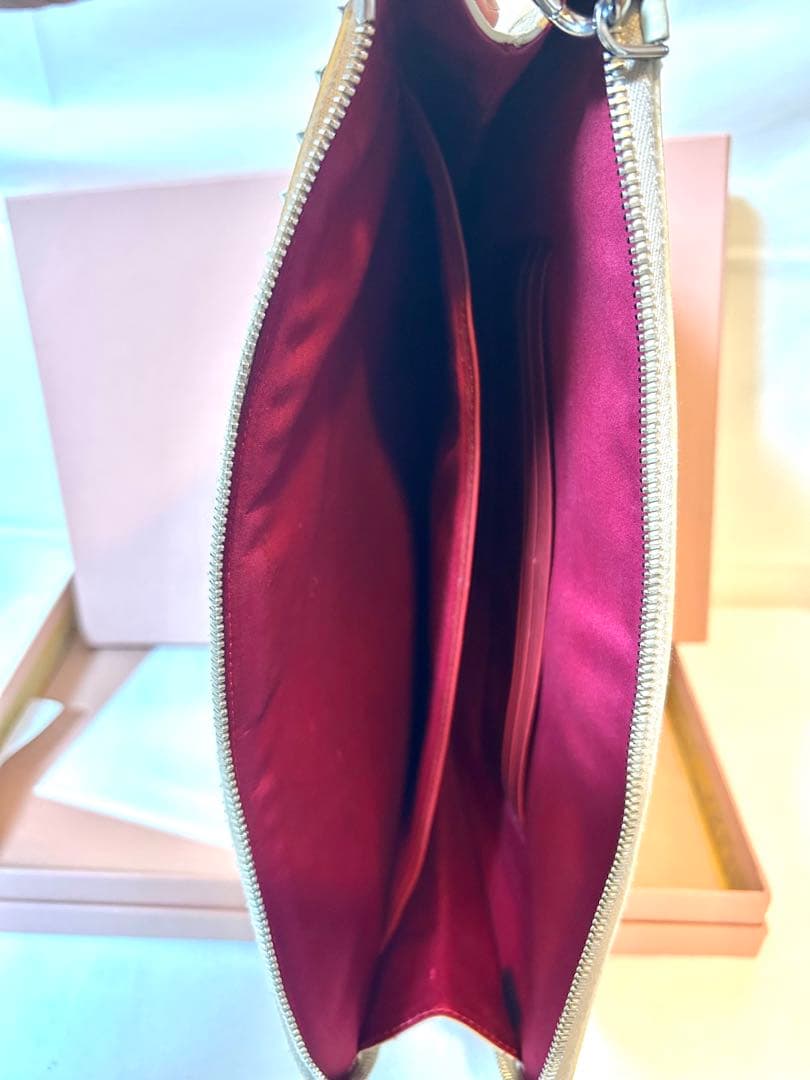 ★ mｍczo ★miumiu ミュウミュウ　スタッズ　クラッチバッグ