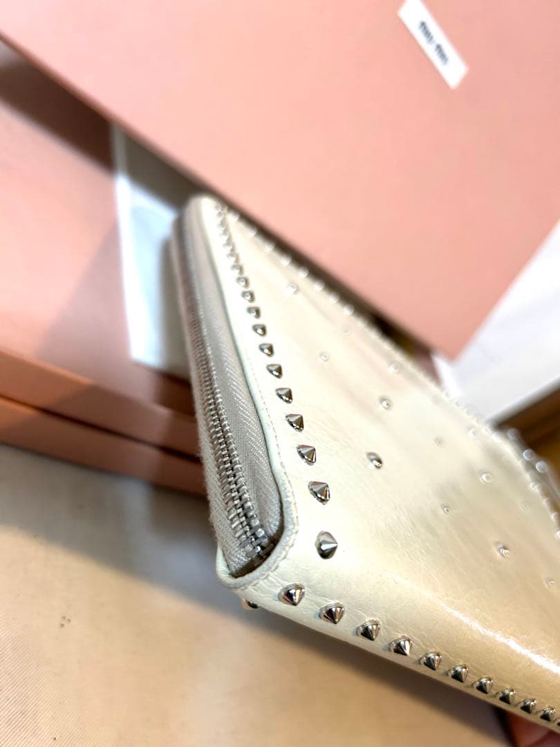 ★ mｍczo ★miumiu ミュウミュウ　スタッズ　クラッチバッグ