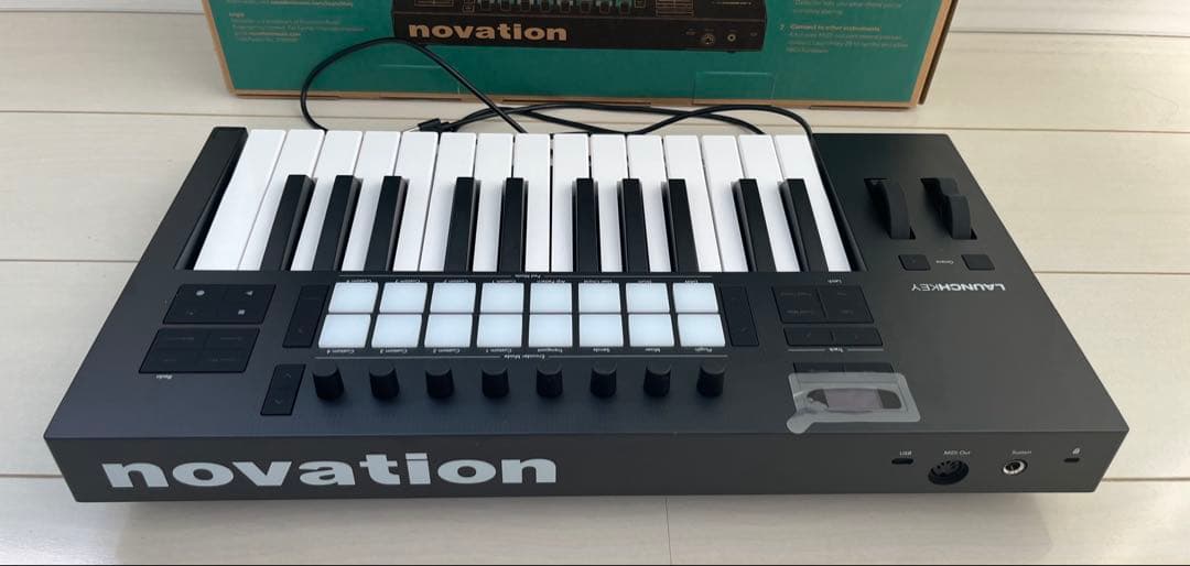 NOVATION Launchkey 25 MK4 USB-MIDIキーボード