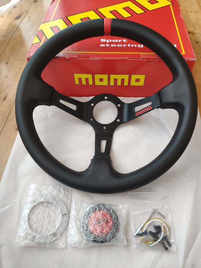 MOMO スタイル 革ステアリング Not Authentic