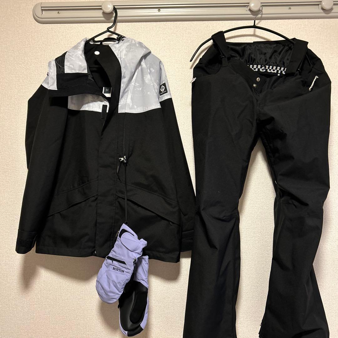 スノーボードウェア M 上下セット（偏光レンズと手袋つき）レディース用
