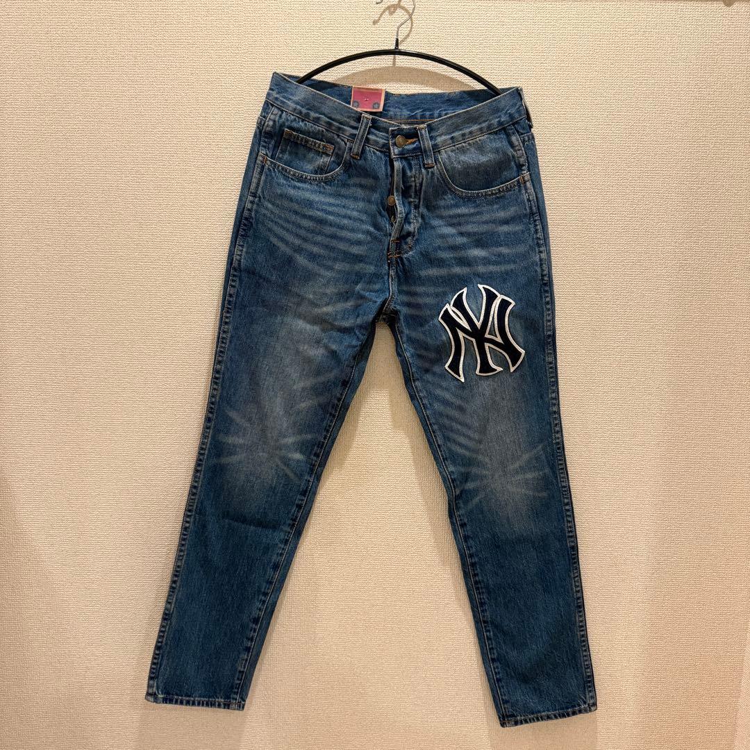 GUCCI NYロゴ刺繍デニムパンツ