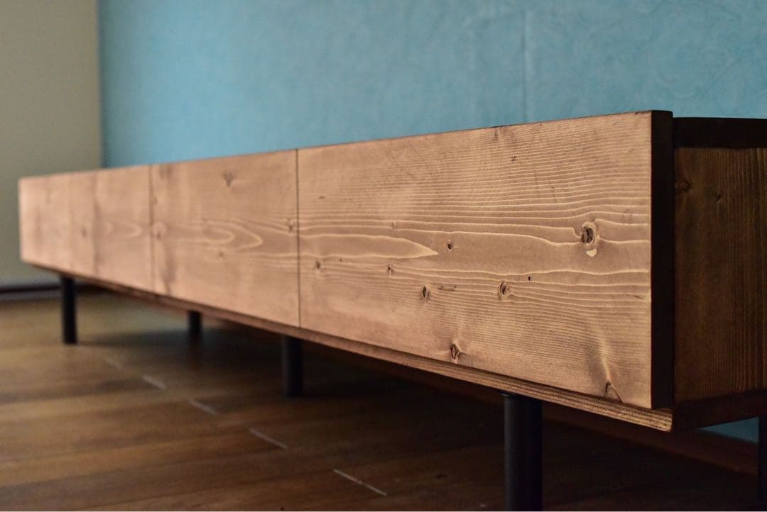 テレビボード200㎝ミディアムブラウン色　鉄脚　無垢材