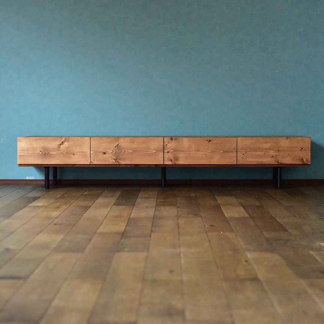 テレビボード200㎝ミディアムブラウン色　鉄脚　無垢材