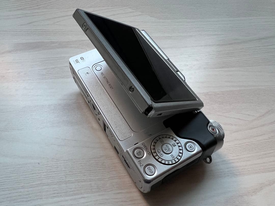 Panasonic LUMIX DC-GF9 ボディ シルバー（ジャンク）