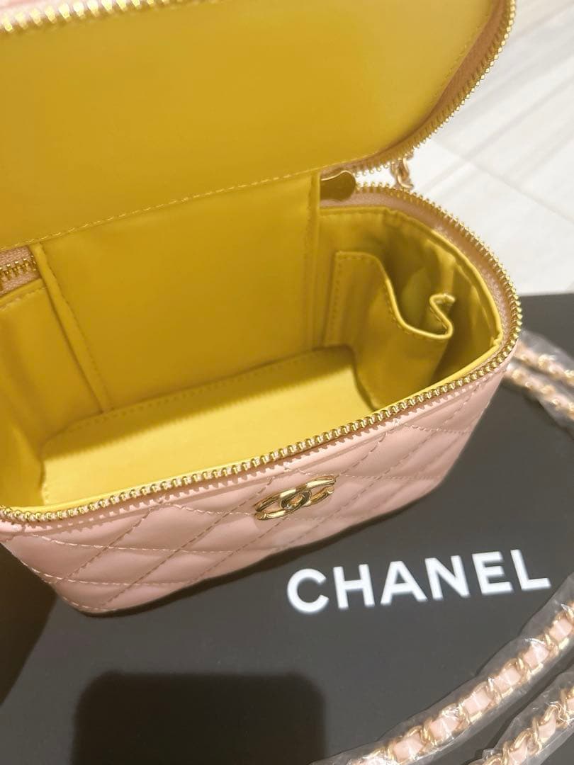 新品☆ シャネル　ラインストーンハンドルバニティ ピンク ノベルティ