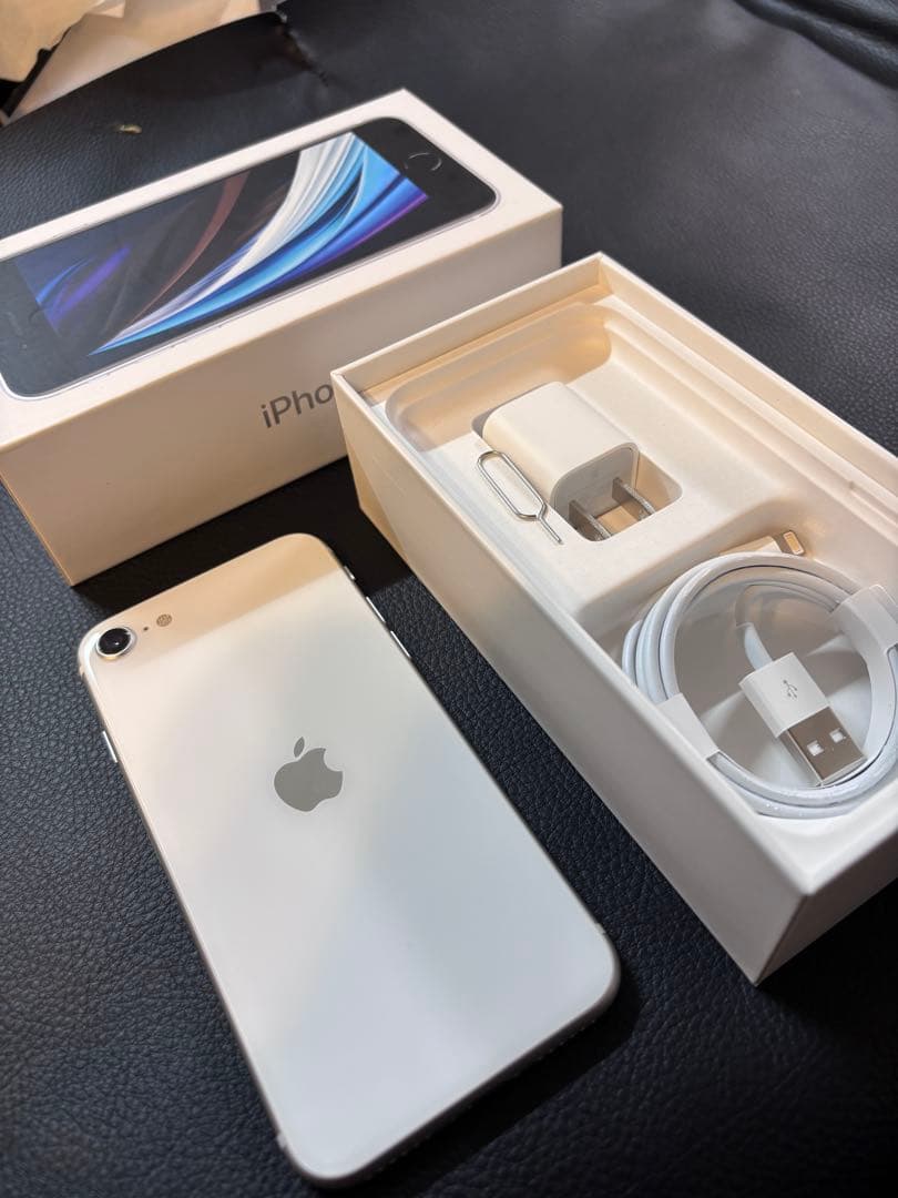 【週末発送可能お早めに！】iPhone SE (第2世代) ホワイト 64GB