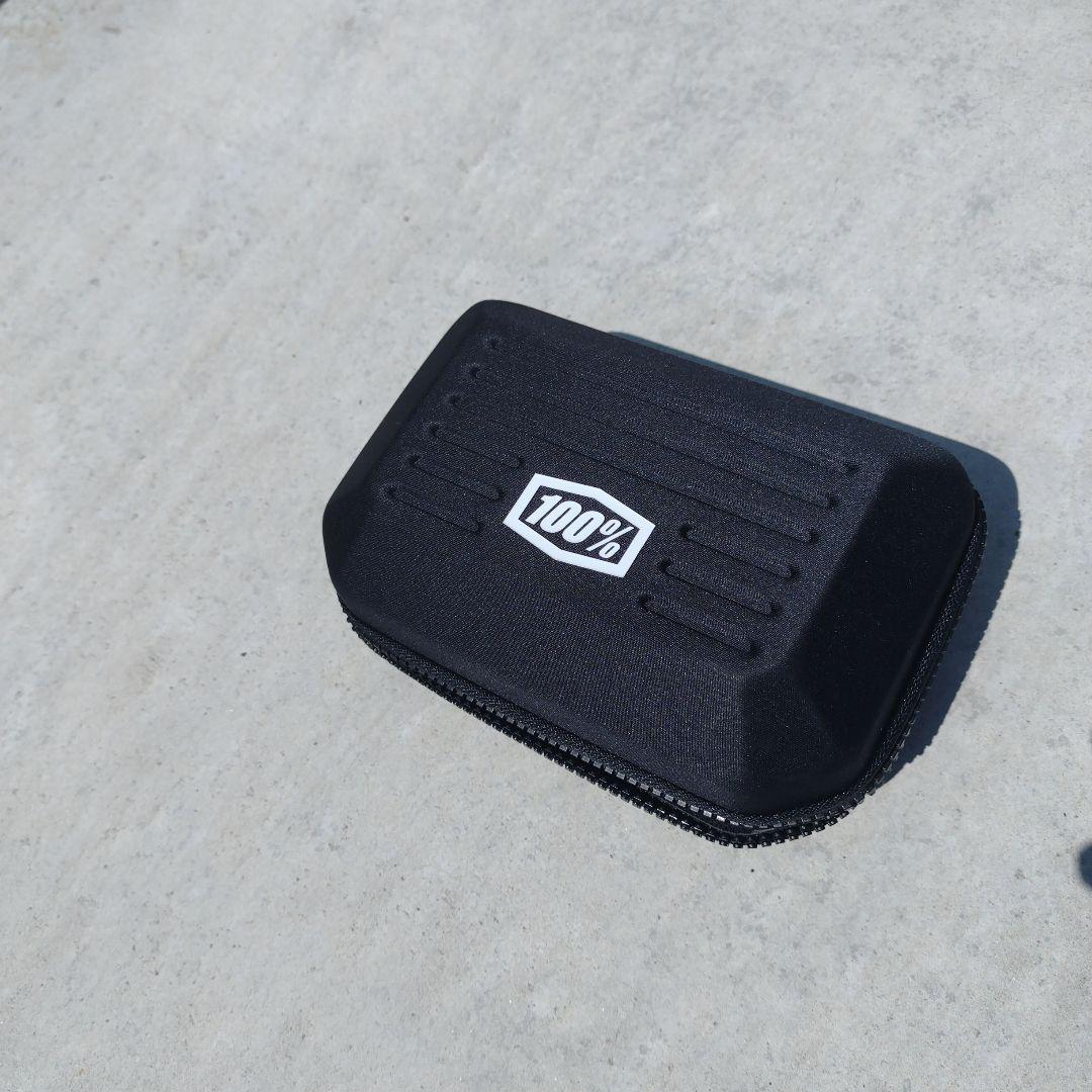 【ほぼ新品】100% スポーツサングラス ハードケース付き