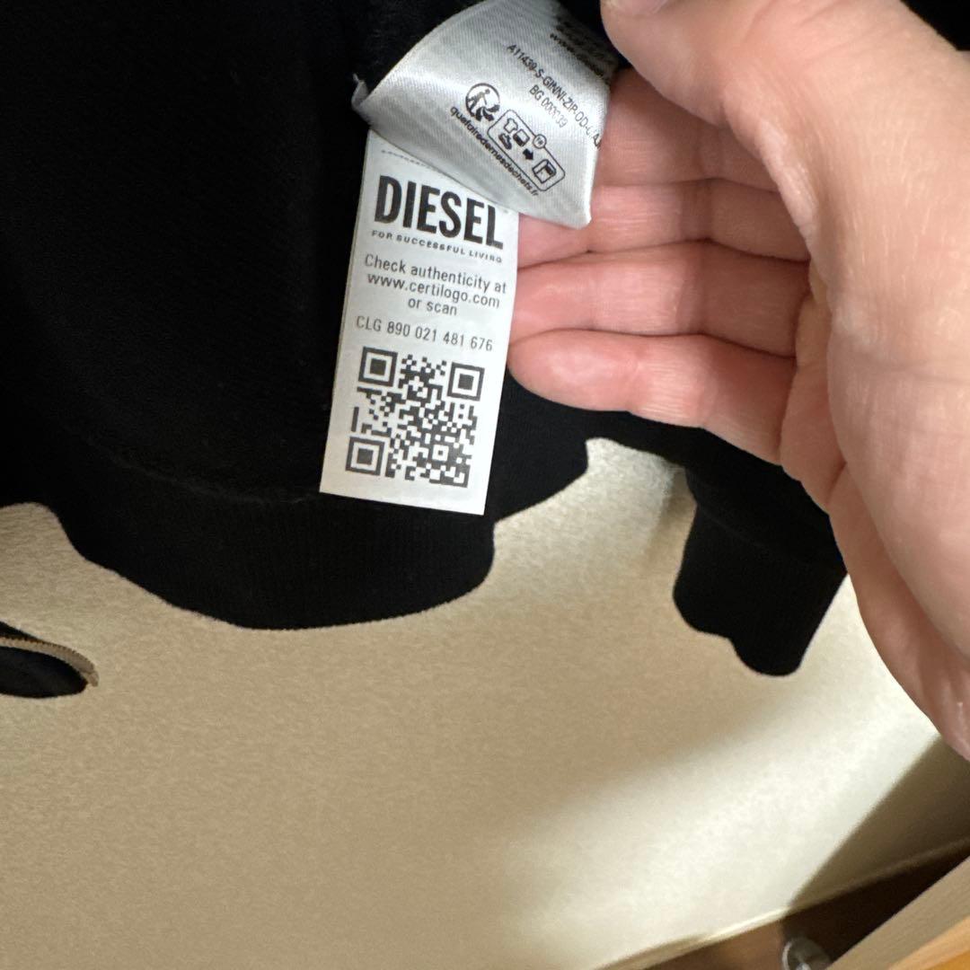 DIESEL ブラック ジップアップ トレーナー