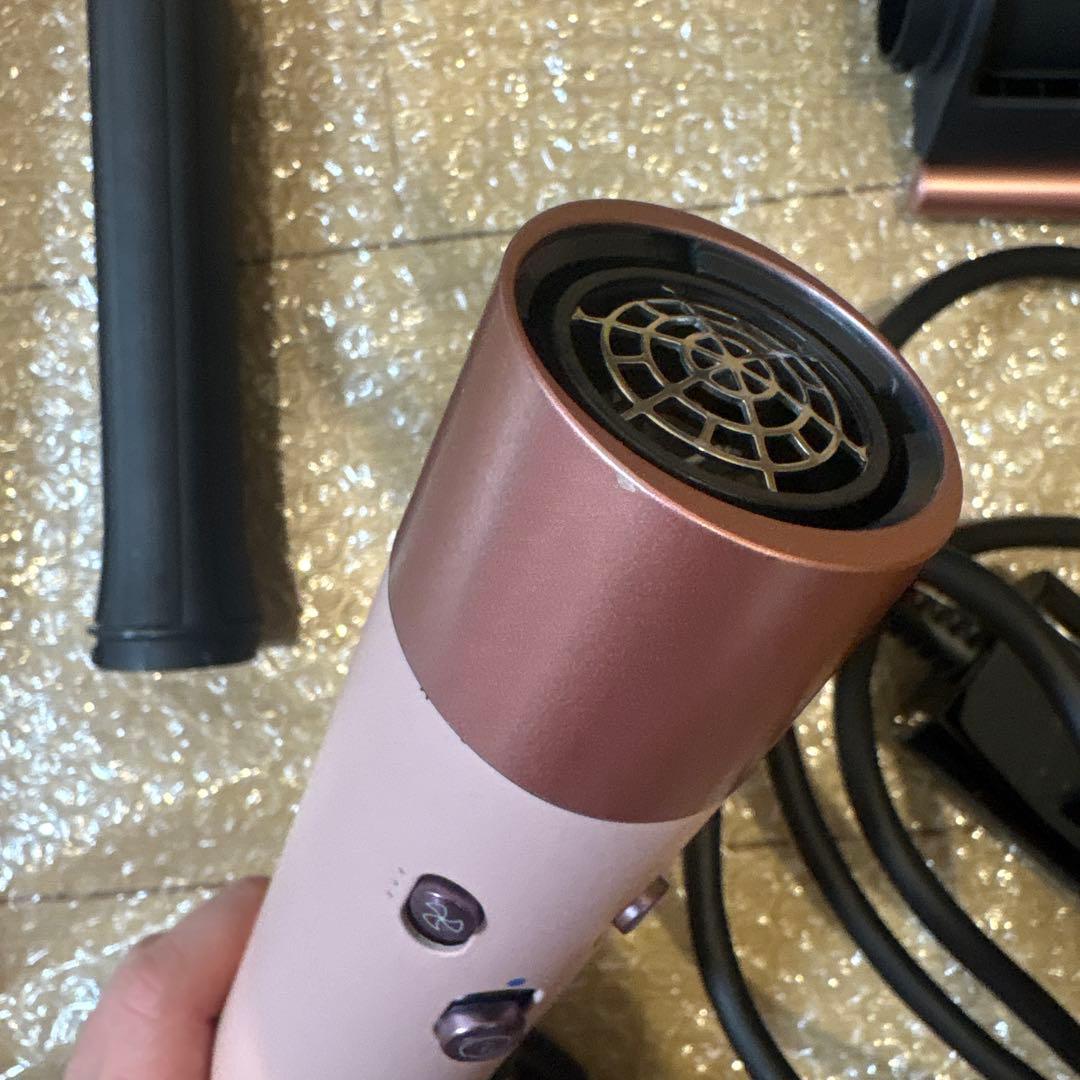 タイムセール　ダイソンドライヤー　ピンク