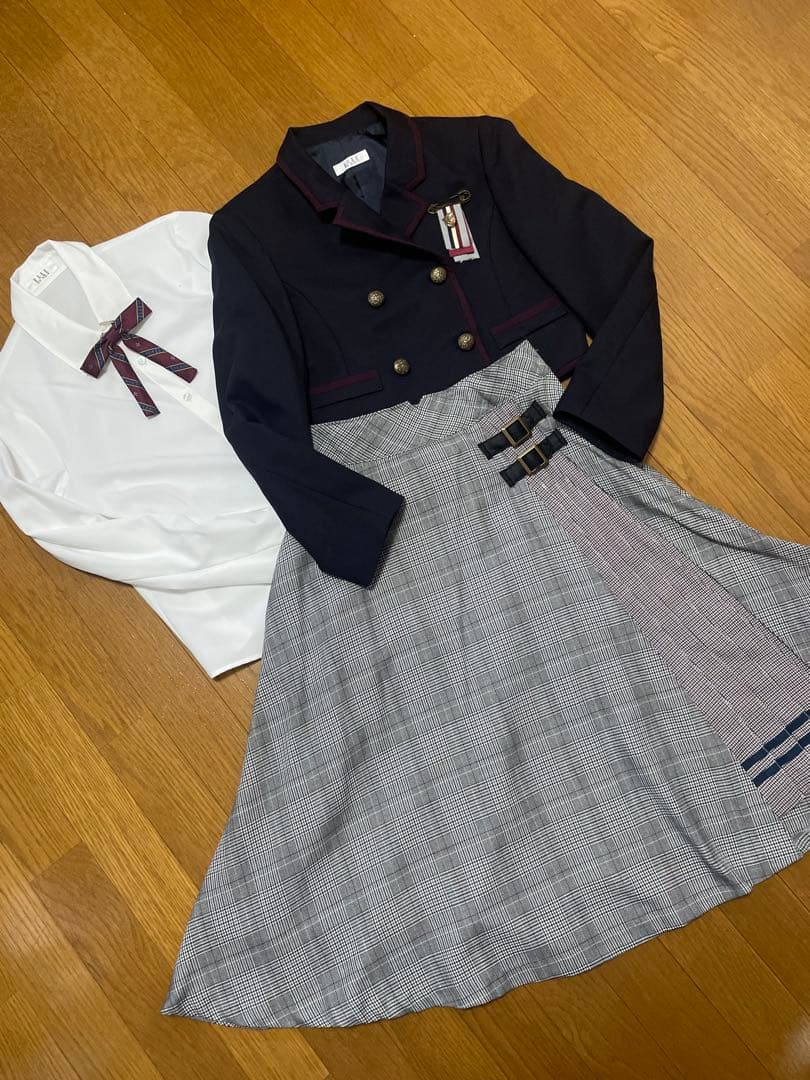 【ELLE EN NOIR】美品！女の子フォーマルスーツ 卒服 160
