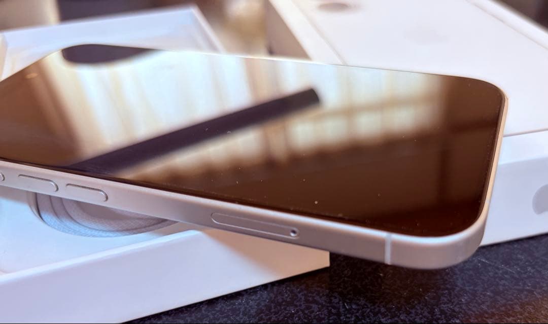 スマートフォン本体 iPhone16 (256GB)