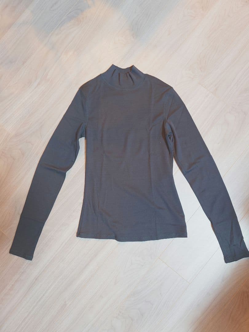 トップス LEMAIRE RIB TURTLENECK SQUID INK