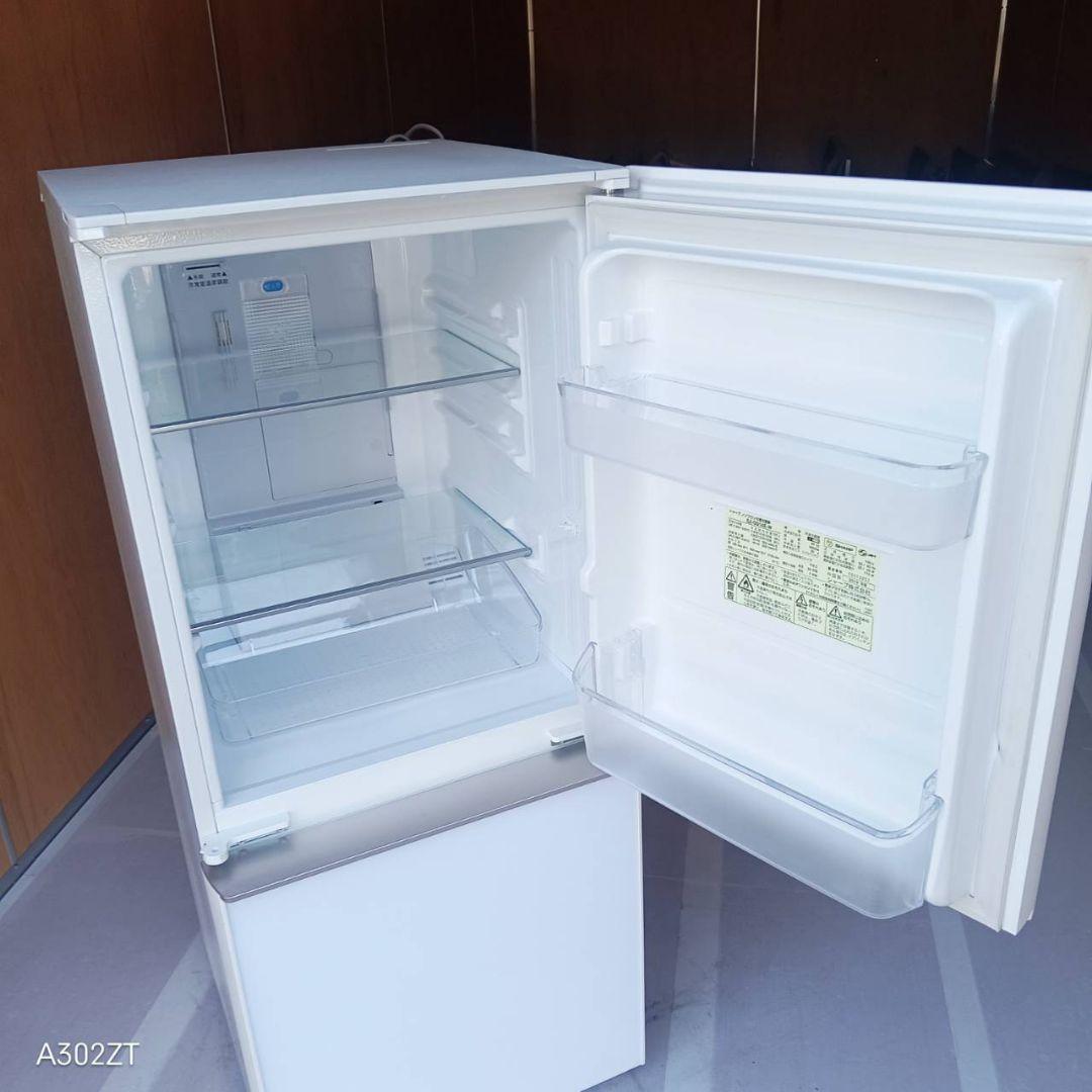 D08D3 送料設置無料 SHARP　ガラスデザイン冷蔵庫　137L