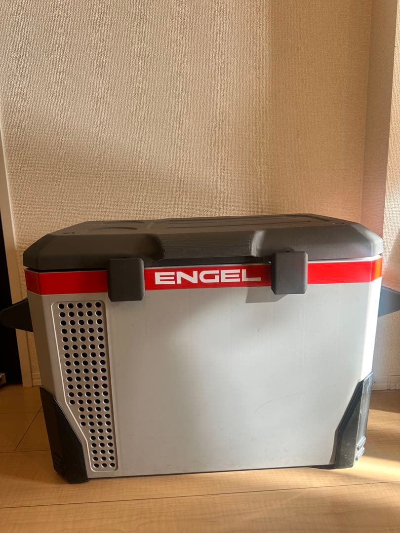 2022年製　冷凍冷蔵庫 エンゲル 車載38L MR040F
