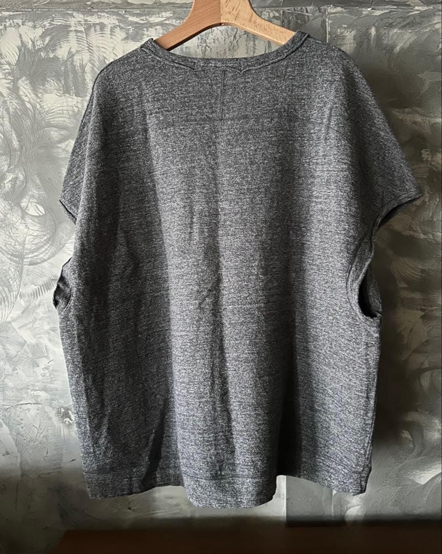 VéritécoeurヴェリテクールVCC-387ノースリーブプルオーバー未使用