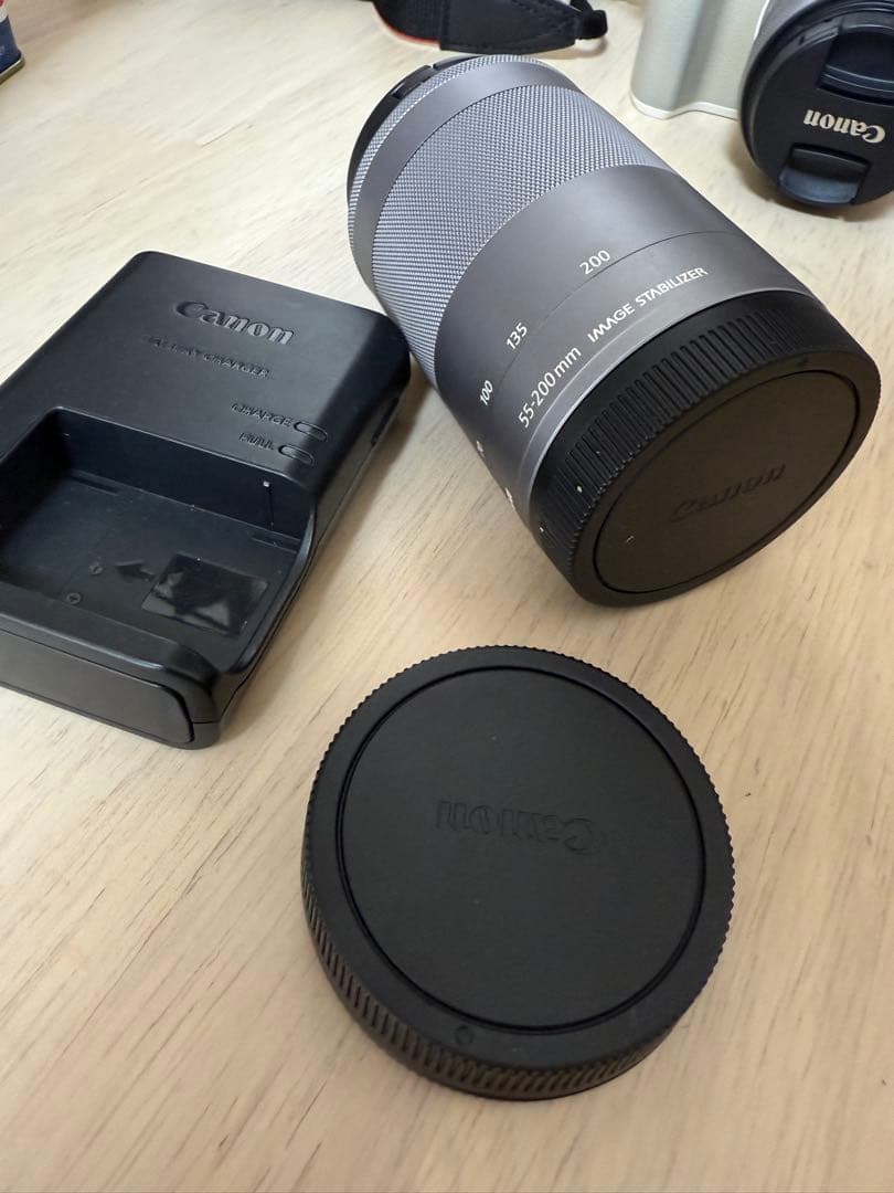 Canon ミラーレス一眼 ホワイト EF-M 15-45mm