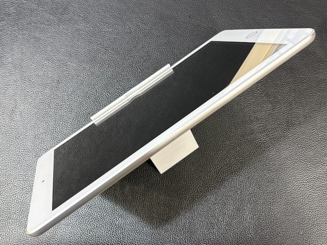 iPad 第6世代 Wi-Fi+Cellular 32GB シルバー 電池９５％
