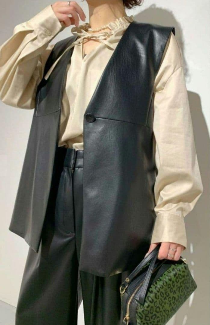 【未使用】Ballsey ジレ レザーライククロス Vネックジレ 36 ブラック