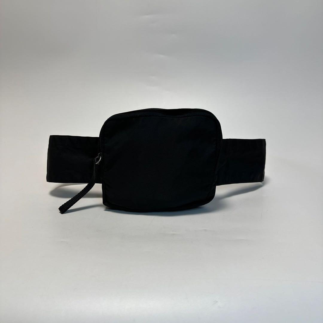 k45【極美品】プラダ　三角ロゴ　ナイロン　ブラック　ウエストバッグ　ショルダー