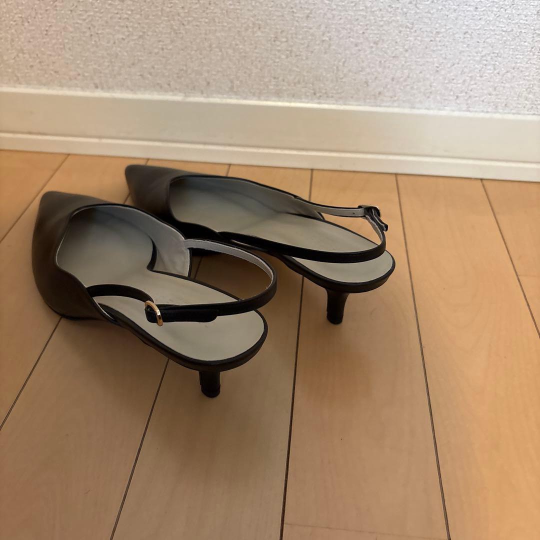 ODETTE E ODILE ウェーブラインバックベルト パンプス　ブラック