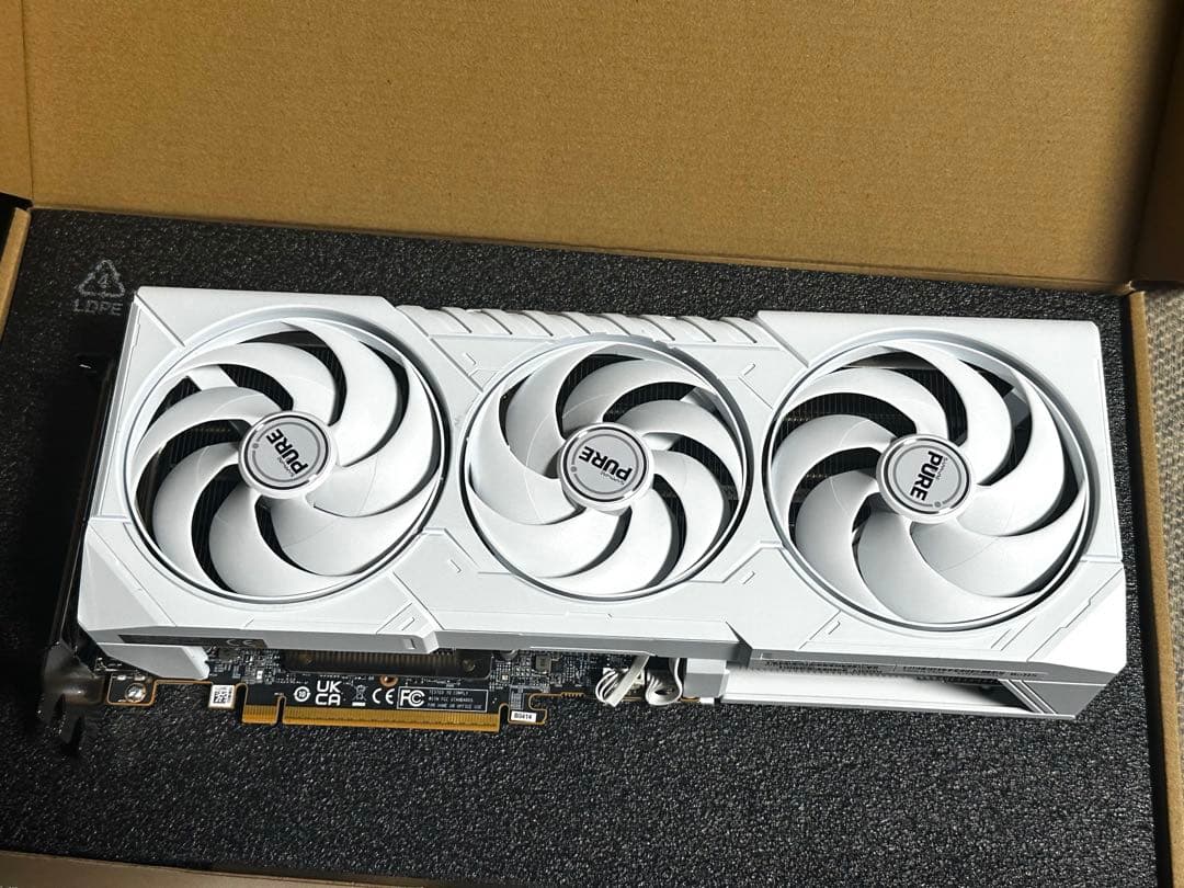 Sapphire Radeon RX 9070 XT 16GB　white