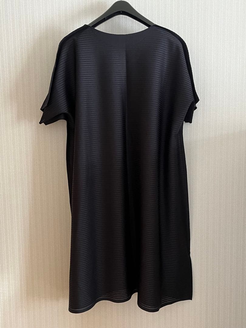 PLEATSPLEASE イッセイミヤケ　ロングチュニック　ブラック　フリー