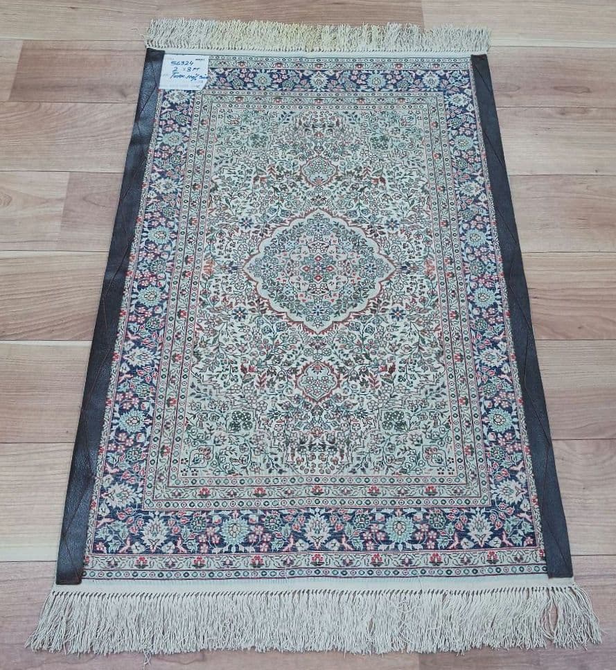 Y3103-2 トルコ製 トルコ絨毯 手織り シルク 91×61㎝ ラグ マット