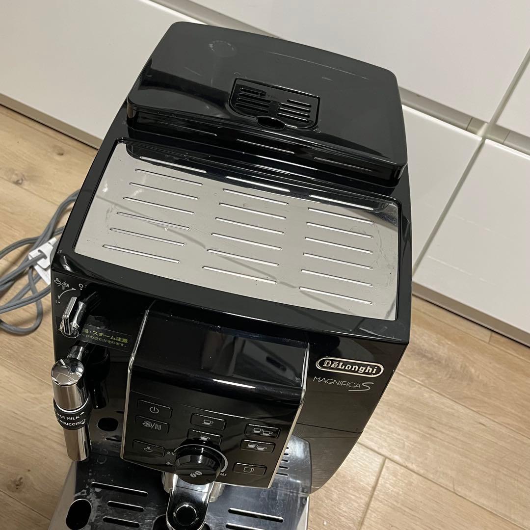 デロンギ マグニフィカS ECAM23120B エスプレッソマシン　全自動　黒