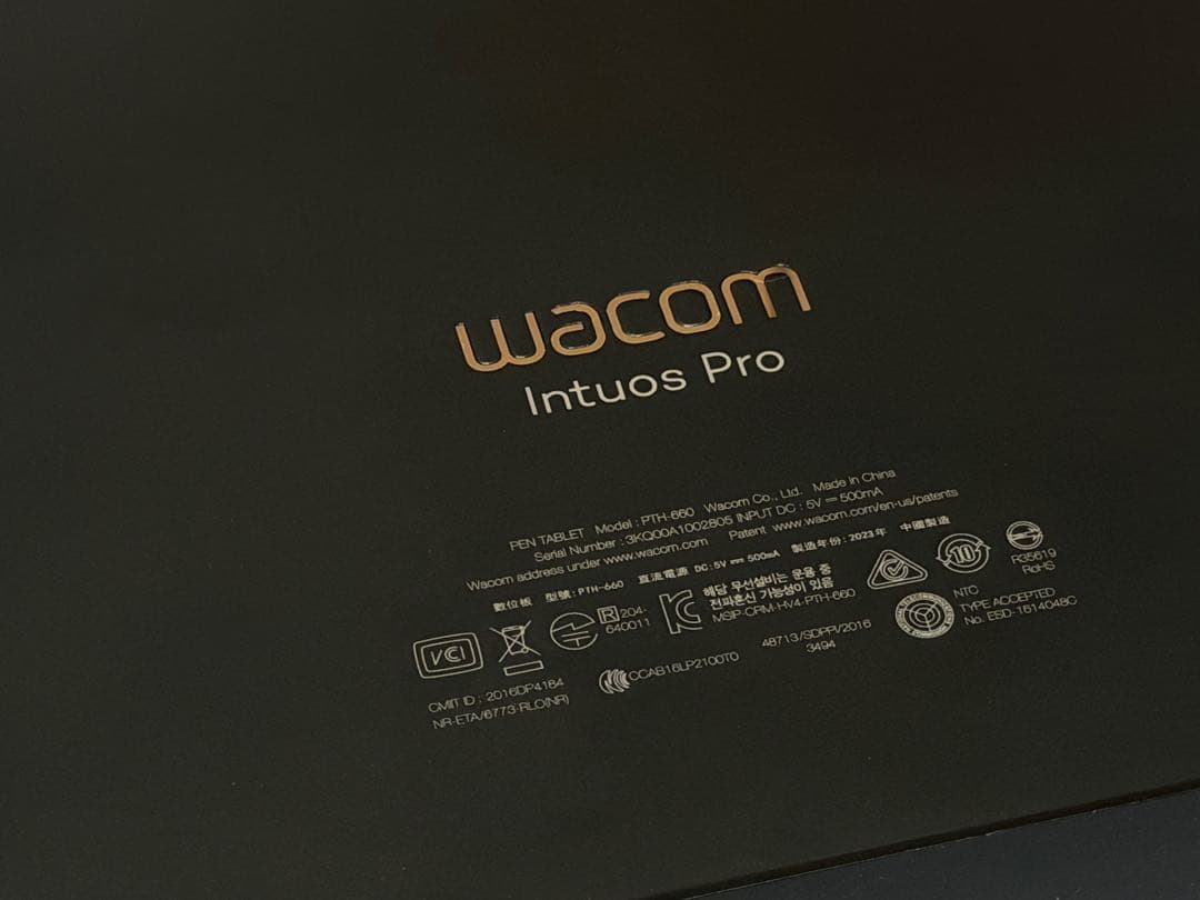 液タブ・ペンタブ wacom Intuos Pro M PTH-660