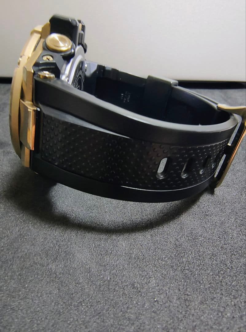 タ*イ様 G-SHOCK GST-B100GB-1A