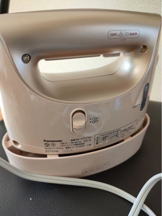 超美品　2019年Panasonic 衣類スチーマー  NI-CFS750